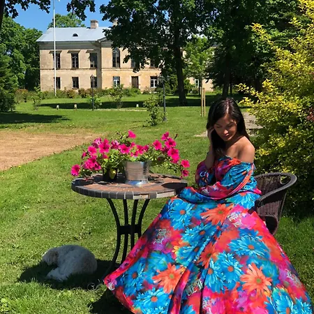 Manor Unique Ontika Asundus